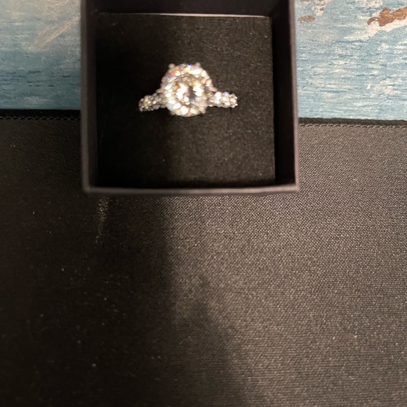 Moissanite - Picture 2 of 12